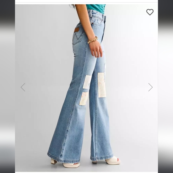 Billabong/Wrangler Super Flare patch jeans size 26, new with tags! - Picture 4 of 16